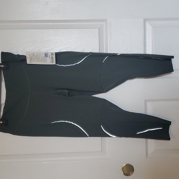 Lululemon Base Pace High-Rise Reflective Crop 23" in Smoked Spruce Size 14 - Picture 3 of 5